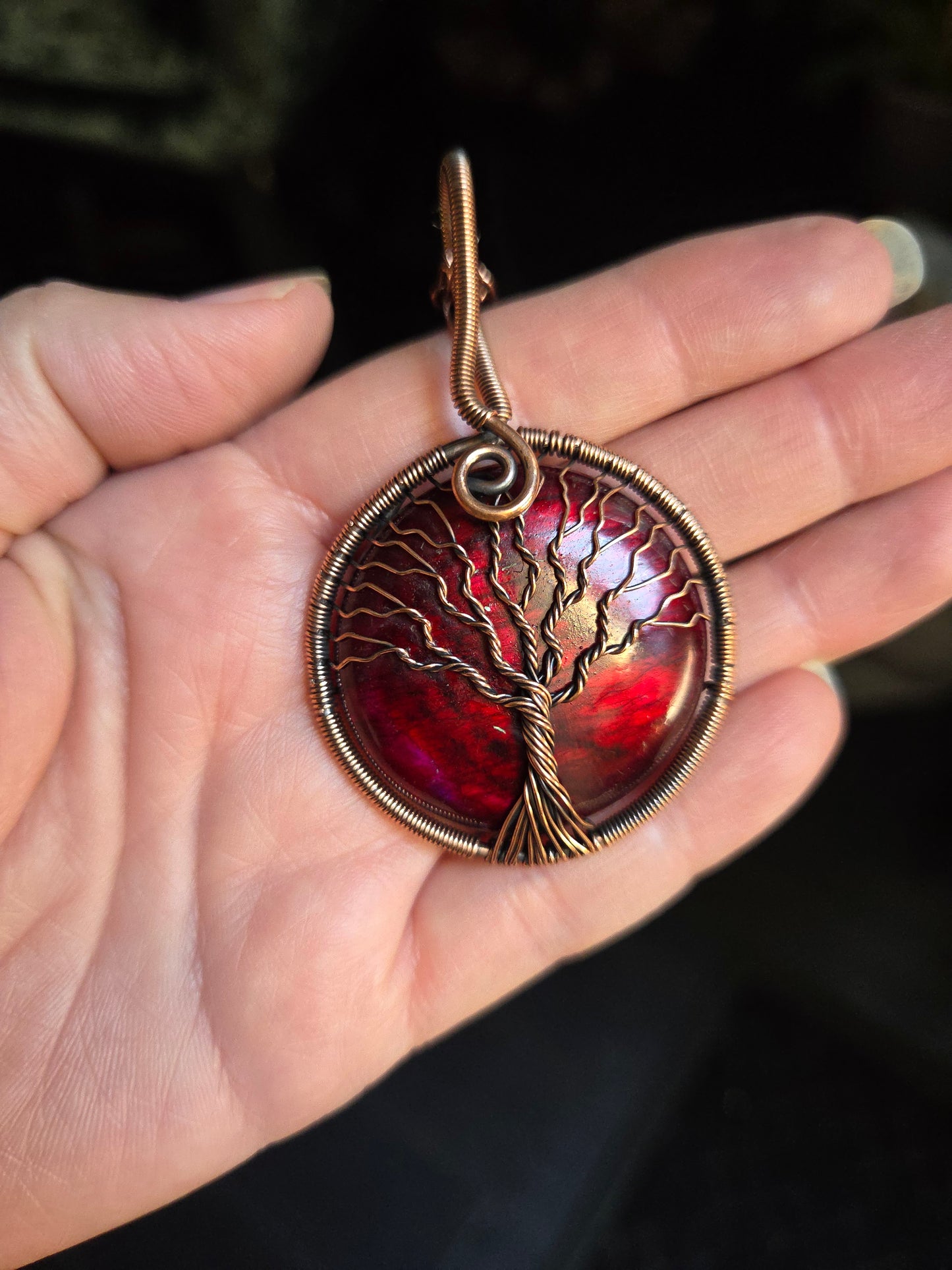 🌳 Red Flash Labradorite – Tree of Life Pendant 🌳