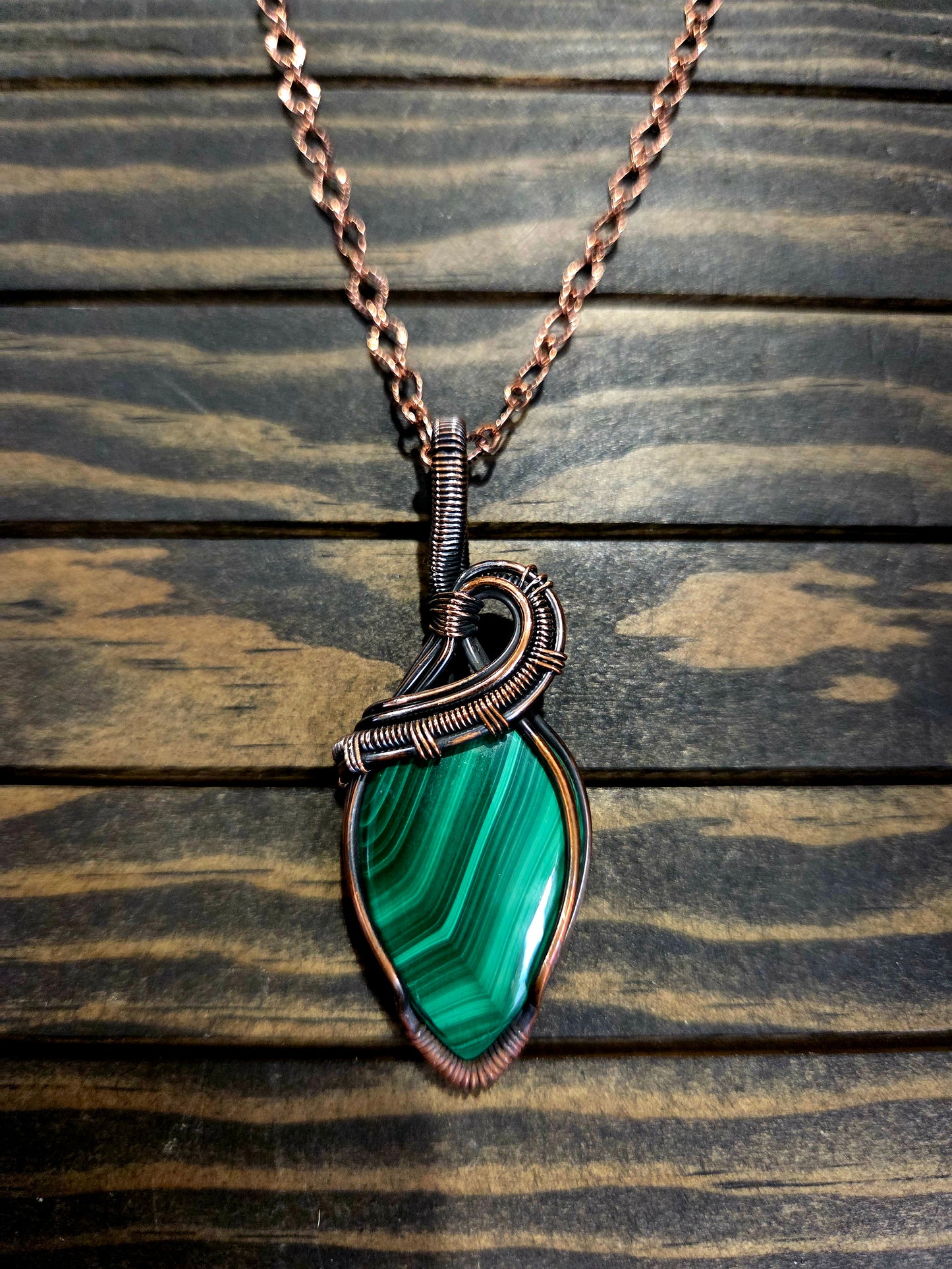 🌿 Malachite – The Stone of Transformation 🌿