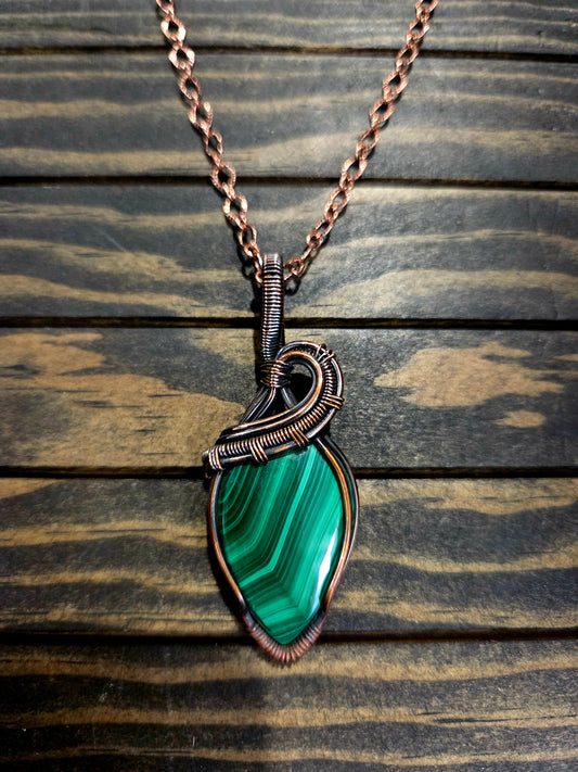 🌿 Malachite – The Stone of Transformation 🌿