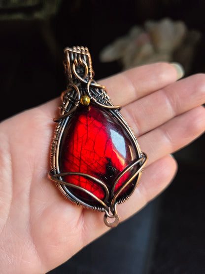 🔥 Red Flash Labradorite Pendant 🔥