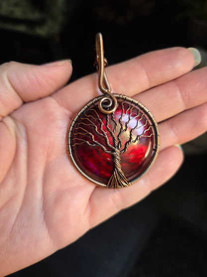 🌳 Red Flash Labradorite – Tree of Life Pendant 🌳